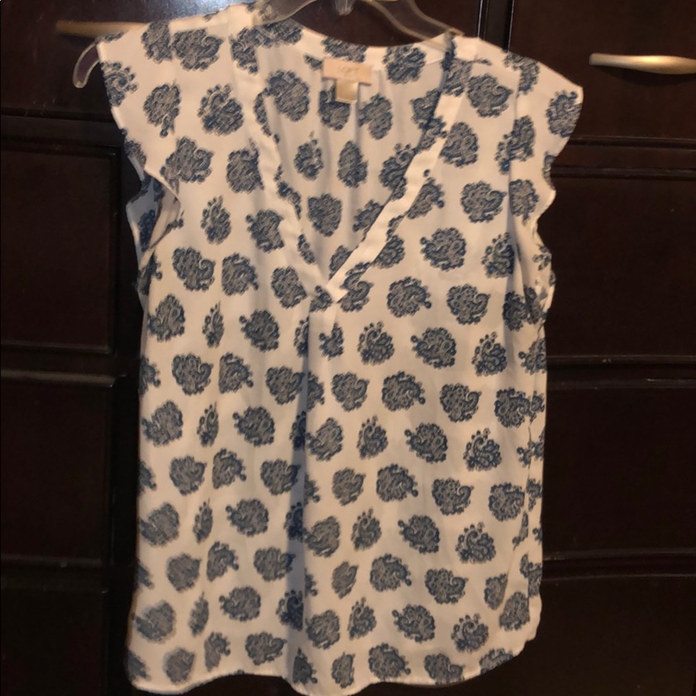 V neck top